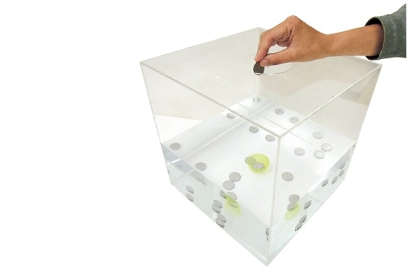 画像2: 抽選会・つかみどり・コイン落としに!使い方いろいろ透明プラスチック抽選箱 (2)